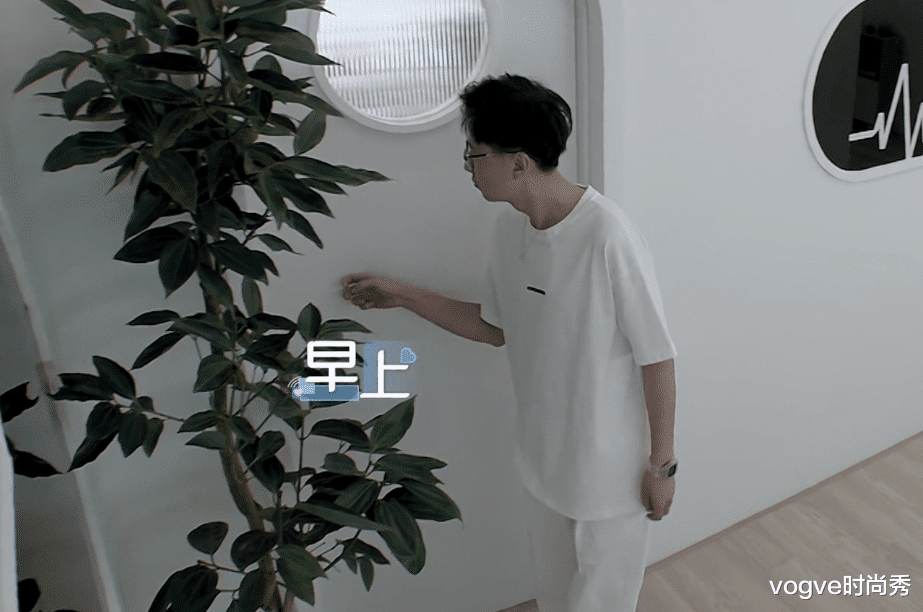 vogve时尚秀|心动的信号4：男4和女3约会，男2知道后，男2反应太真实了