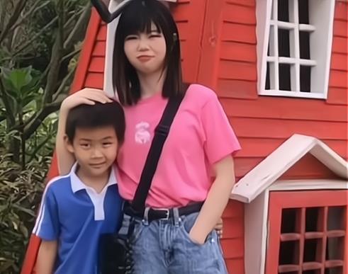 孙悦|孙卓姐姐孙悦露“真容”,在隔离酒店献上生日祝福,长得很像妈妈