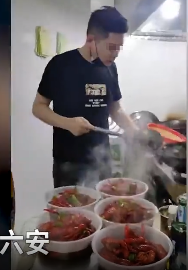 掌上社评 感动!安徽六安一餐馆老板,一次做70多份夜宵送给医护人员