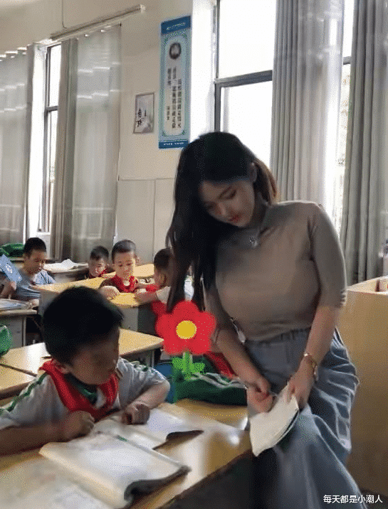 每天都是小潮人|学校换了新老师，所以我决定每天都去接儿子放学，为了他学业上能更加专心