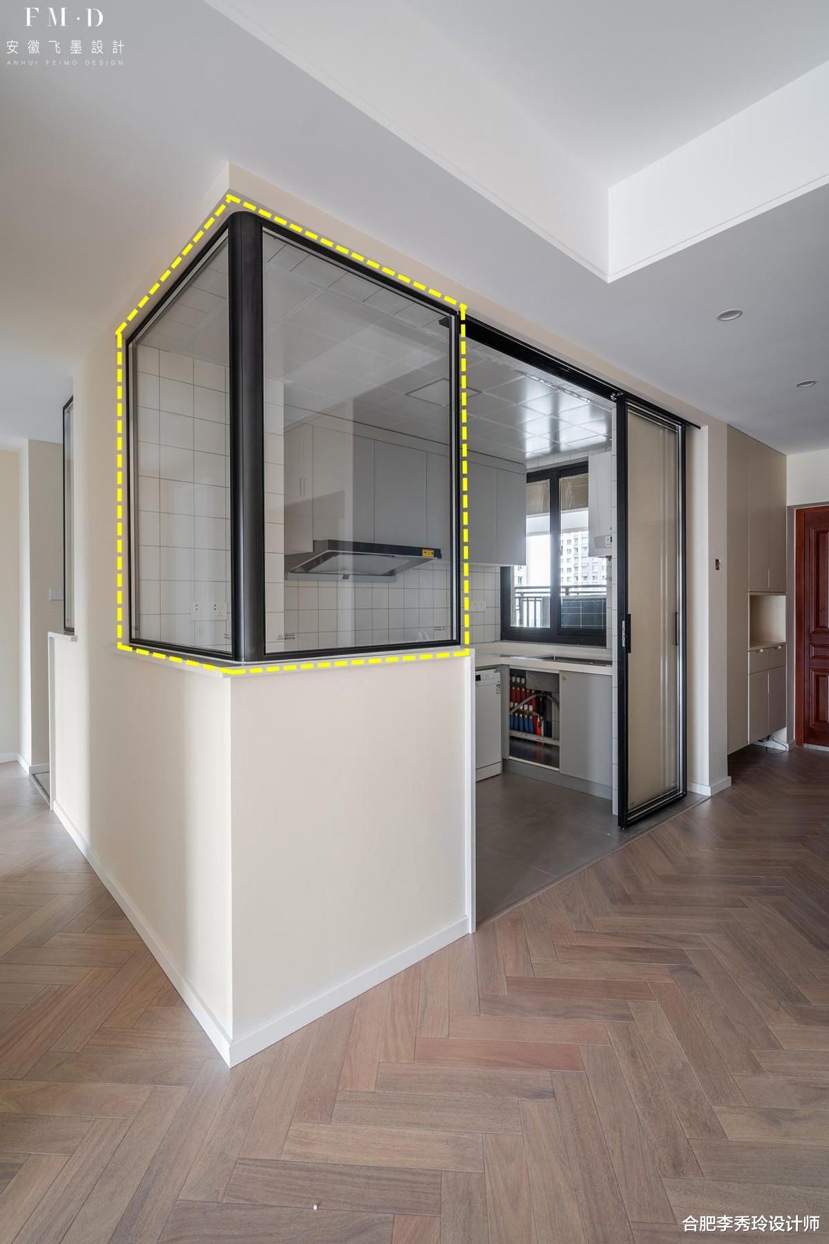 比起周生辰,时宜的条件也不差,20几岁事业有成,住在外滩附近