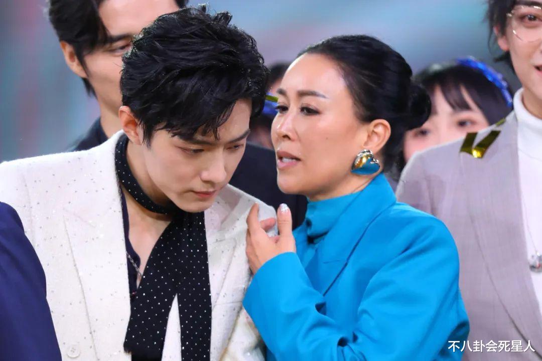 蔡徐坤|那英成团还需要肖战龚俊拉票，乐坛一姐也抵不过“顶流”啊！