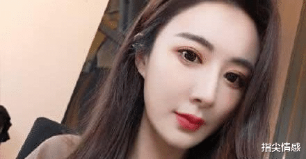 薇娅|薇娅\懒人伞\一夜爆红，40度出门不怕晒，网友：防晒霜可以扔了