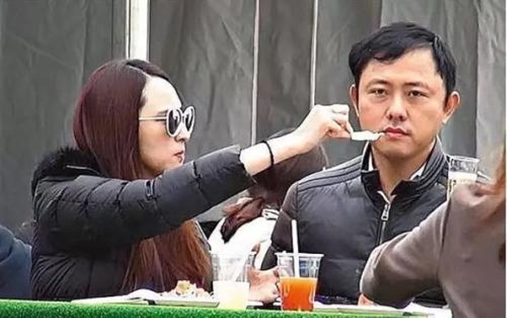 吴佩慈|吴佩慈晒奶瓶照表明再也不见，6年抱4娃，含蓄表达要“封肚”