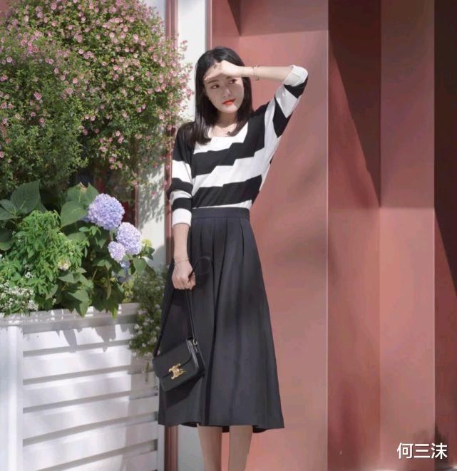 何三沫|秋季穿搭可以选择休闲款，简单基础的服装款式，也能诠释女性的美