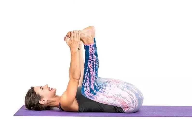 婴儿|超简单的瑜伽快乐婴儿式,缓解一天的疲劳,放松身心