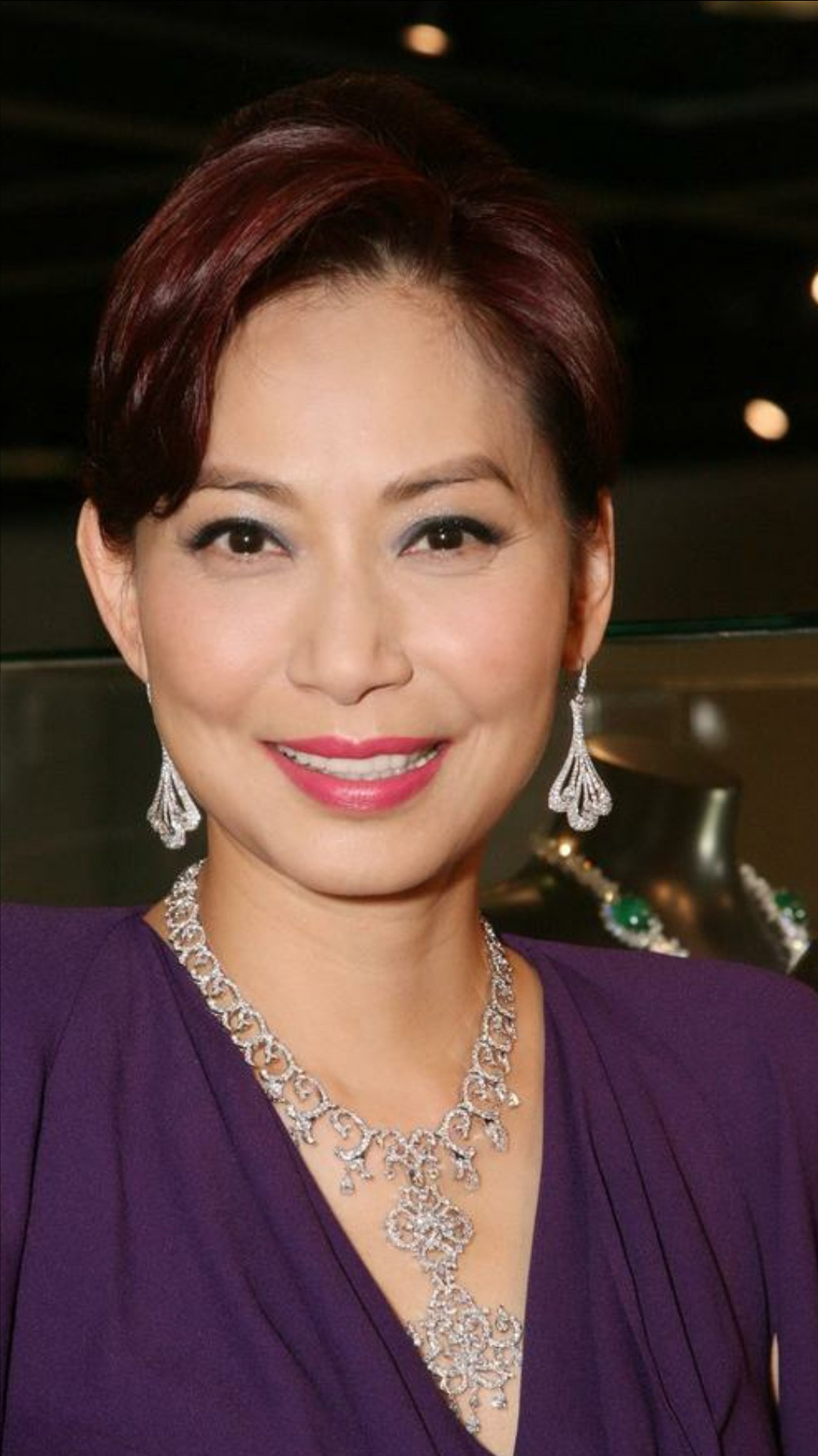 全球时尚号|广美云好飒，穿西装藏不住窈窕身材，不愧是身价上亿的“富太”