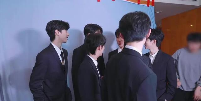 时代少年团|刘耀文张真源开玩笑无下限，粉丝使劲洗白，“小孩子”不是遮羞布