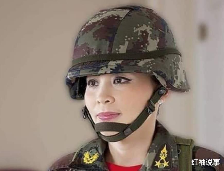 苏提达|苏提达保镖时期心酸，被挤出红毯也不敢吭声，没有御坐全程站着