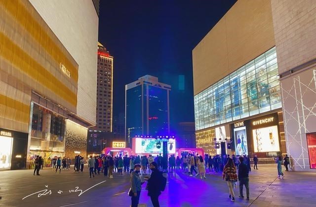 九烈or泥莉 国内有一座委屈的省会，明明实力很强，却被认为是隔壁省的卧底