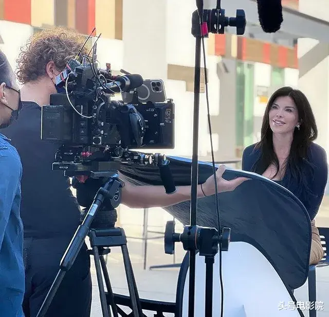 莱昂纳多·迪卡普里奥|47岁了，小李子该死的魅力！世界首富女友紧贴，贝索斯晒肌肉宣战