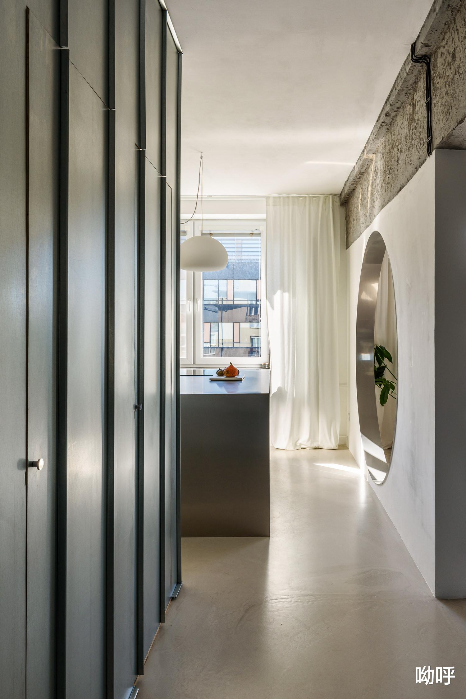 大胆的极简主义：Alan Prekop两室公寓