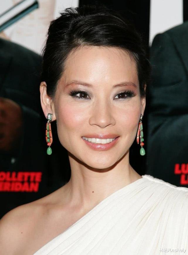 眼线|张雨绮、戚薇的双眼皮都是割的？明明单眼皮也能时髦个性又撩人啊