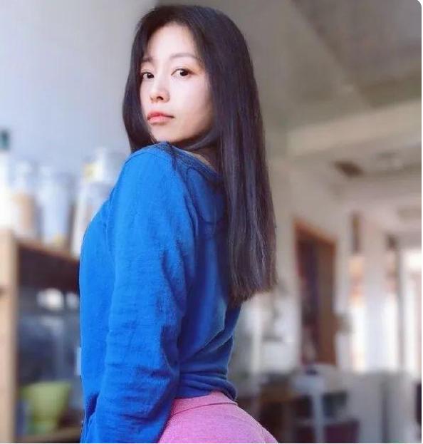 健身|38岁语文老师爱健身，拥有8块腹肌，“刺头”学生在她面前不敢造次