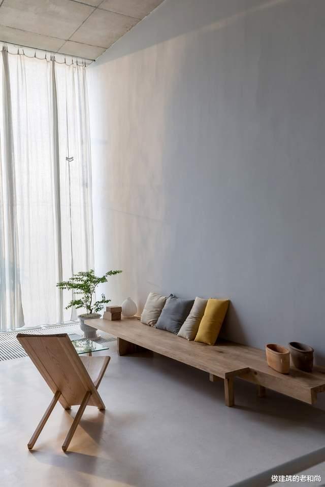 上为|单身独立住宅:在4X17米的地块上为单身汉量身定做的家居空间