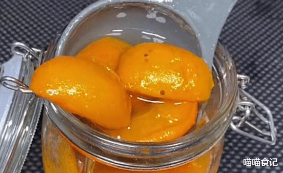 银耳|夏季别总喝冰水，将这果去核熬几罐，放冰箱冷藏，清凉酸甜又解暑