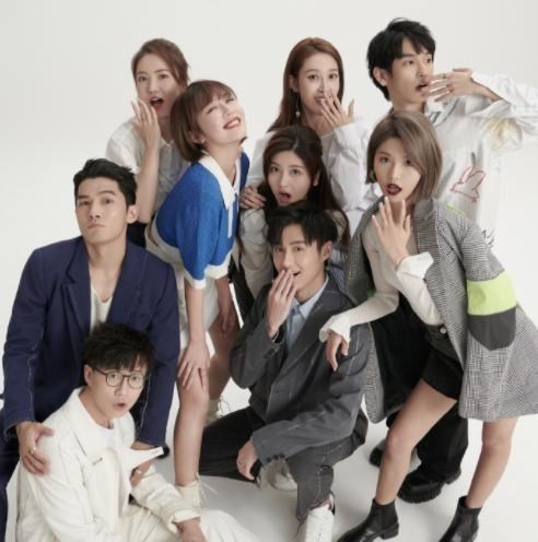 洪成成|《心动4》刚结束，洪成成就晒2组“双人照”，小屋关系一目了然