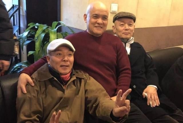 谢园|演员谢园去世后，小妻子将泪和痛埋在心底，后悔没要个孩子