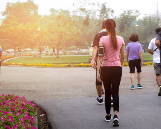 金兰中医学社|32岁女士肝郁结，满脸斑，半年来，坚持做3事，疏肝养血斑也消