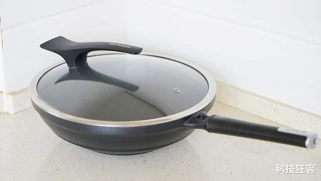 不粘锅|厨房用具新选择，九阳晶钻耐磨不粘炒锅烹饪美食就是这么轻松