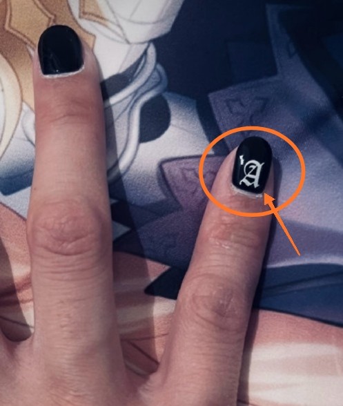 宋雨琦|黄子韬再做新美甲发照炫耀，首晒美甲细节照，我被小拇指美甲设计感动