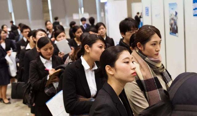 职业教育|“蚂蚁有7条腿，100只蚂蚁有多少条腿”？正确的答案应该是多少