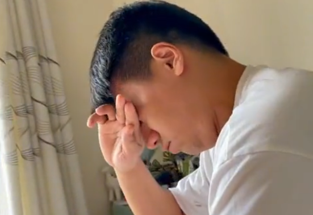 悦姐ya|山东男子得知宝宝脐带绕颈很担心,隔孕肚喊话宝宝:把脐带拿下来