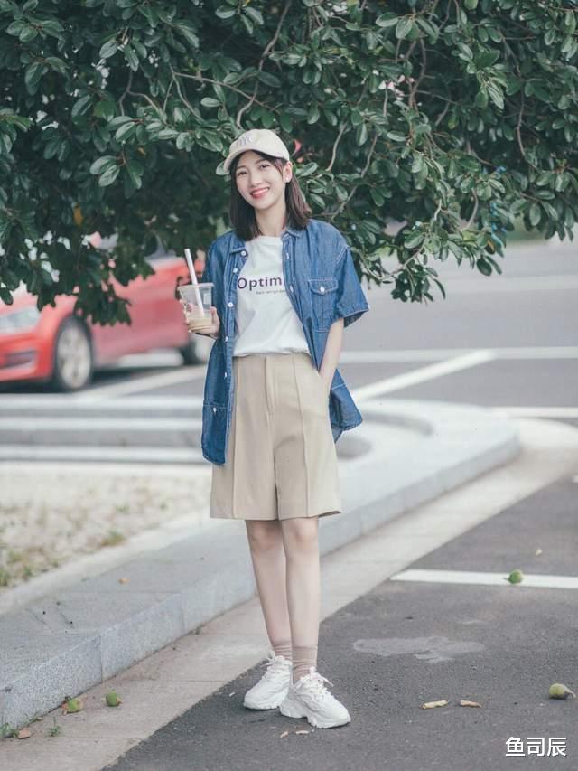 鱼司辰|想变成“商圈精英”的女神，试一试西服搭配波点连衣裙，高贵大气