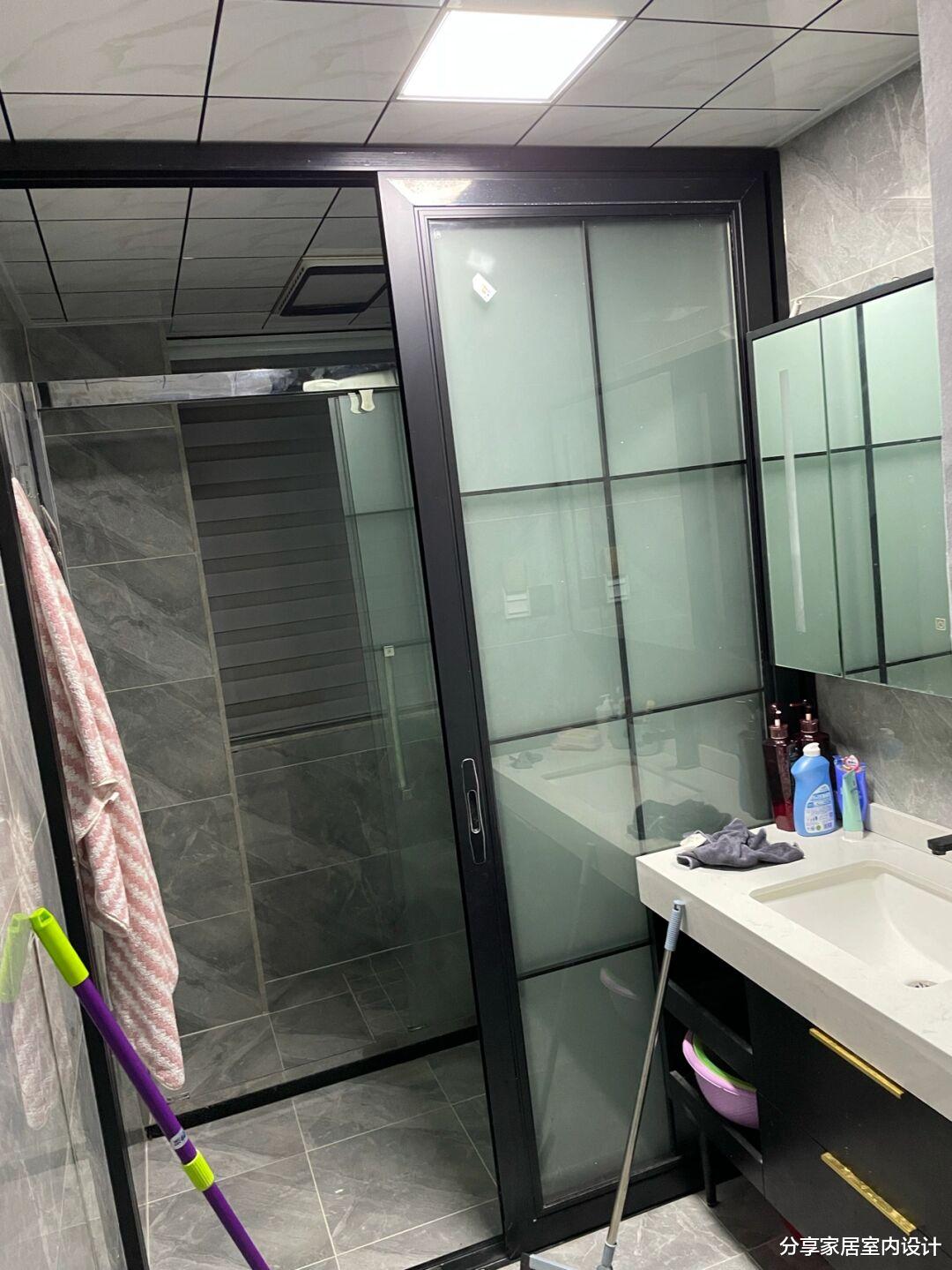 入住半年的新房,越住越喜欢,很满意全屋灰色地砖,耐看又好看!