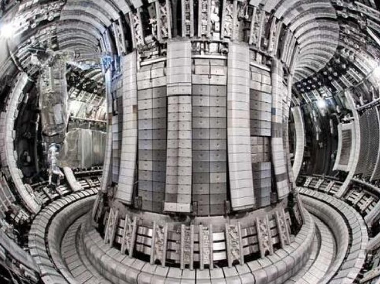  对于未来，谨慎的认为，发电用的反应堆还是得大