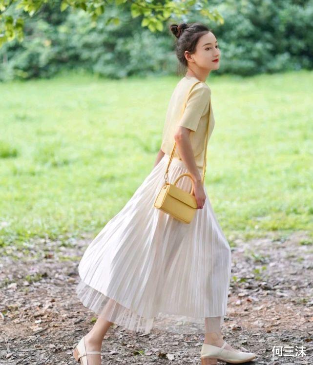 何三沫|怎么打扮才能变成温柔女孩？合理搭配半身裙，轻松呈现温柔气质