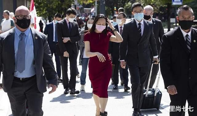 明星素颜|最后时刻!孟晚舟四套造型走成T台秀,高调穿中国红素颜真憔悴啊