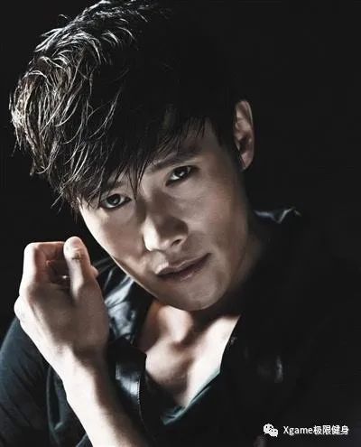 彭于晏|他被称为韩国版彭于晏，因“白幽灵”一角走红，50岁的年龄20岁的身体