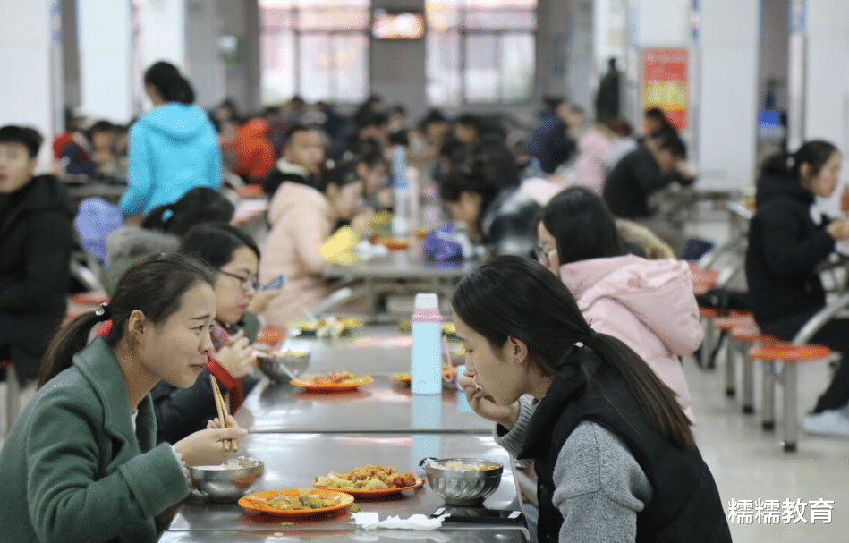 大学生|大学生活费“等级”划分，贫富差距太大，第一级的孩子不敢出门