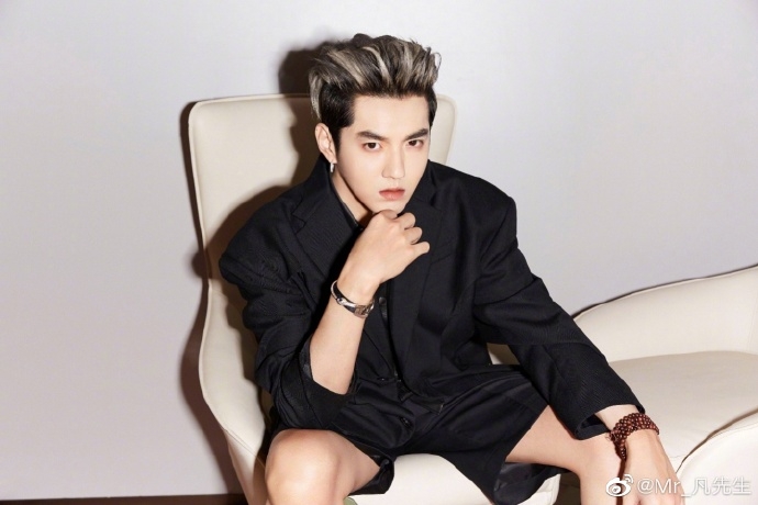 吴亦凡|黑料不断?吴亦凡遭爆与王思聪参加5男80女「极乐趴」,现场像皇宫