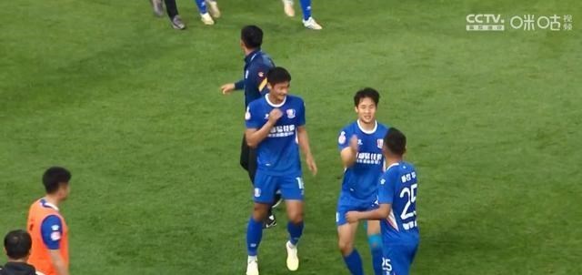中甲|鲁能21岁中锋中甲爆发，2粒金球助球队拿4分，被称为绝杀英雄