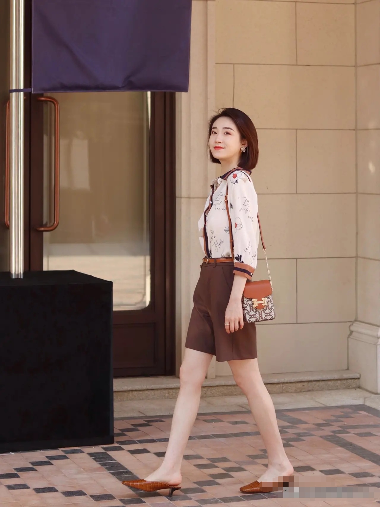 27君|花衬衫配上休闲短裤，气质与自由随性并存！