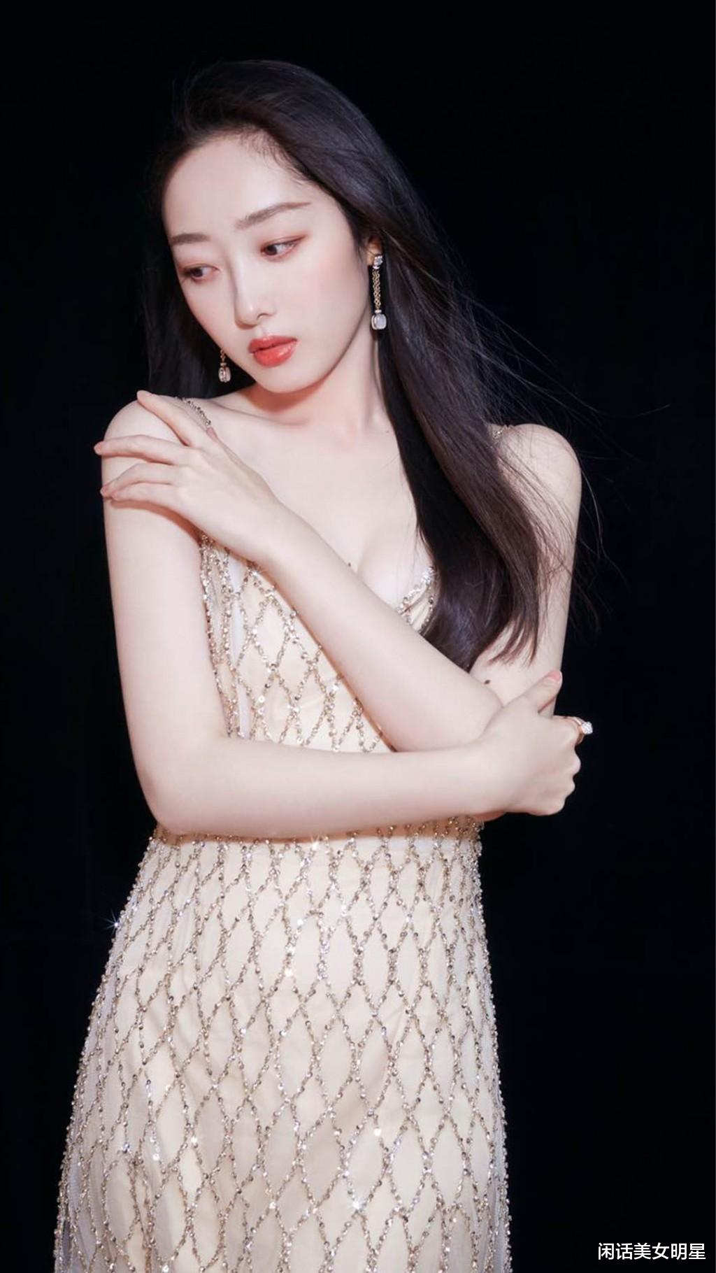 蒋梦婕|32岁蒋梦婕，饱满有型肌肤白皙，美得如此性感迷人