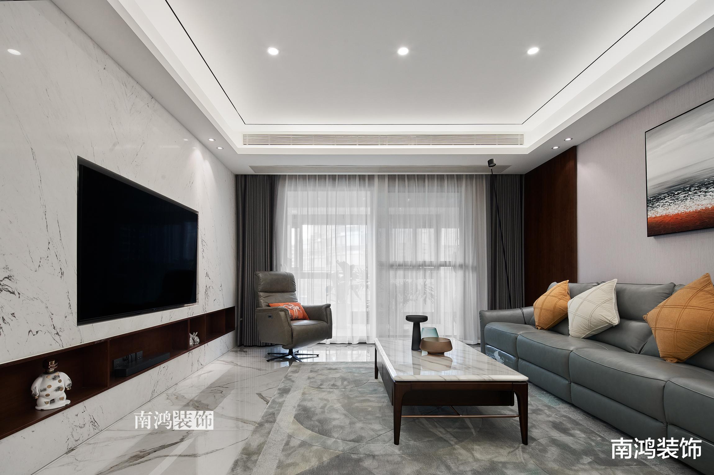 192㎡三室两厅,胡桃木引领潮流,开放式餐厨是真的香!