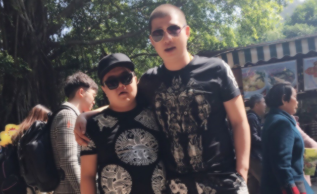 杨紫|二驴被粉丝追问何时回归，扬言“挣不挣钱无所谓”，网友：虚伪