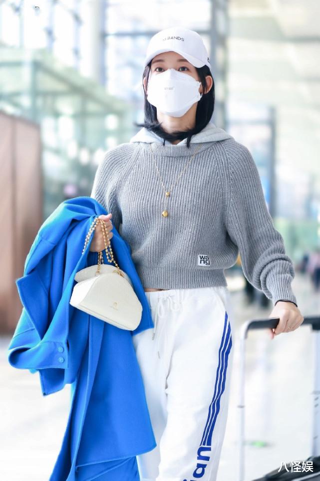 苗苗|苗苗产后复出，拎情侣箱戴婚戒现身机场，将和老公郑恺一起录跑男