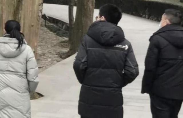 |孙卓妈晒游玩照片,直言孙海洋像是个大姑娘,跟儿子相处小心翼翼