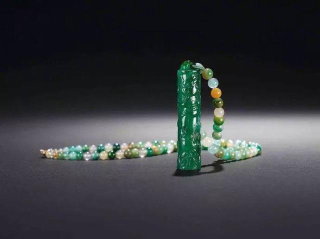 翡翠|“玉养人一生”，那你知道如何“养翡翠”吗？