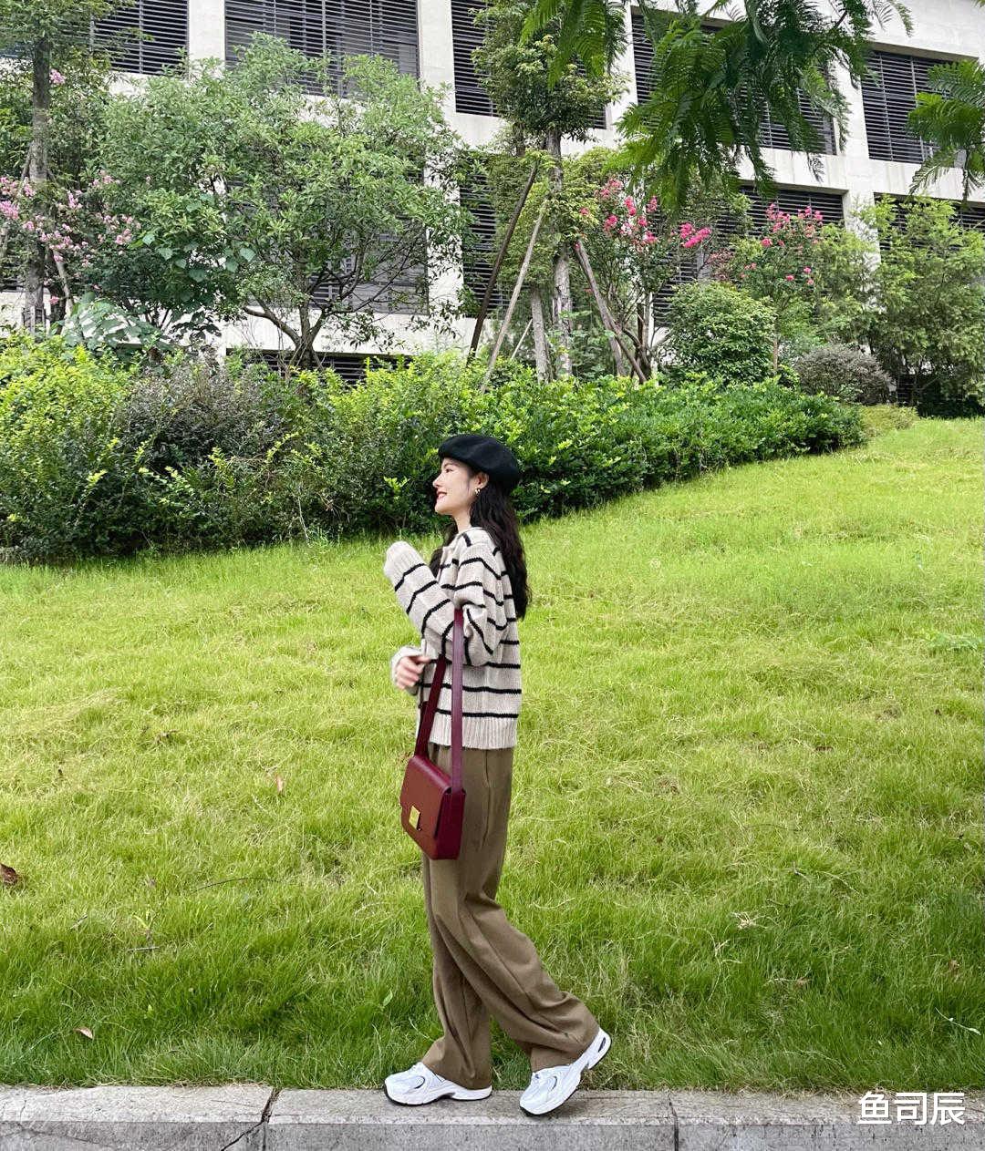 鱼司辰|话说，墨绿色西装搭配白色烟管裤真的美！今年流行这样穿，超好看