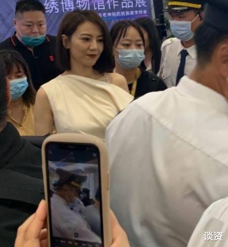 高圆圆|41岁高圆圆生图曝光，泪沟法令纹好明显，骨相美人也扛不住衰老啊