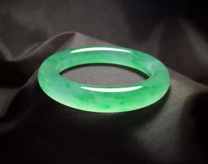 翡翠|翡翠到底是买透的好，还是买绿的好？听听老手怎么说