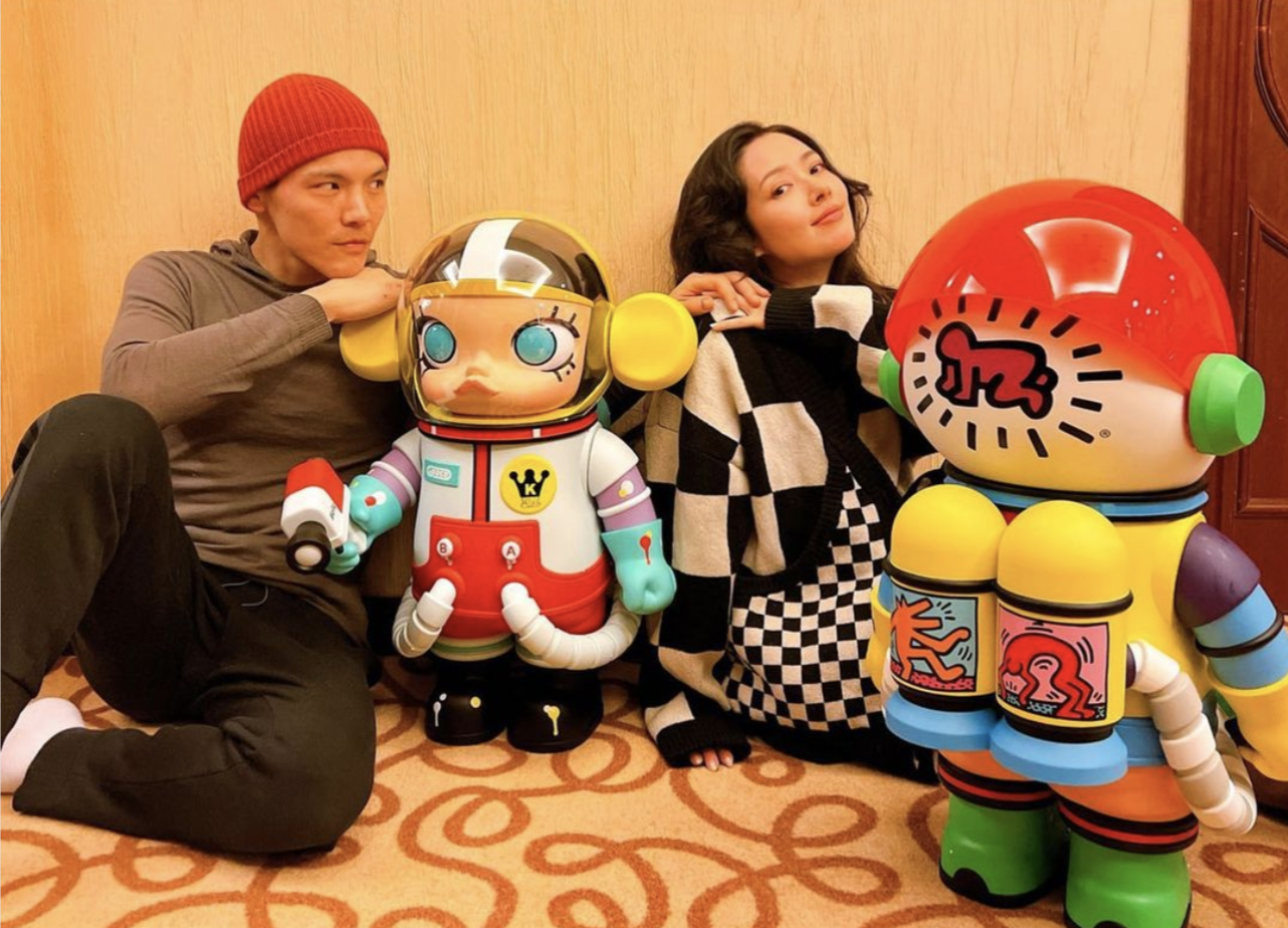 郭碧婷|向佐久违秀恩爱,晒与妻子同框双手交叠,郭碧婷腹部隆起引猜测