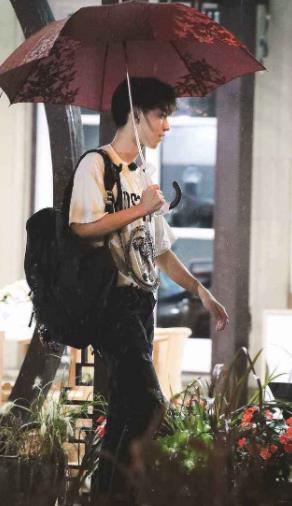 王俊凯|二代新歌与王俊凯旧歌相撞，时代少年团新歌《醉》好好听啊