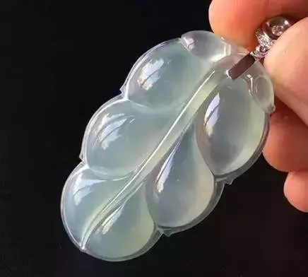 翡翠|一根塑料管能冒充价值百万的飘花手镯，五花八门的骗术