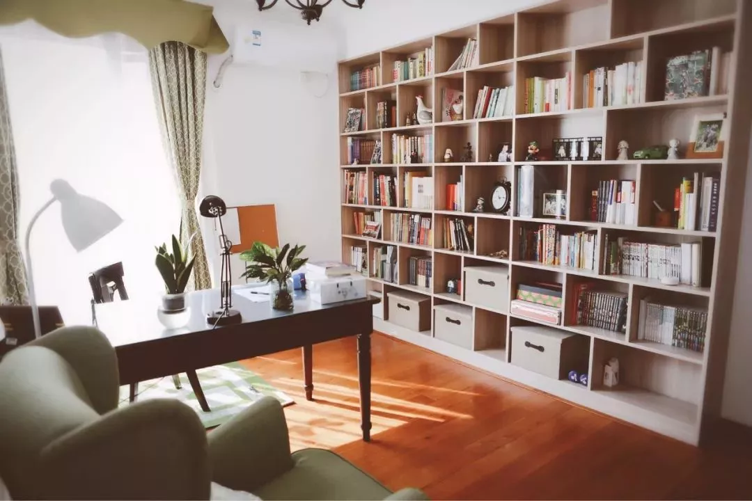 书桌如何摆放,书房才更实用大方?